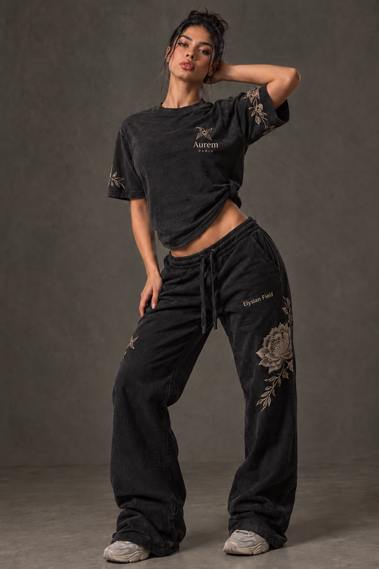 T-shirt Bambou — Porté avant, avec pantalon floral